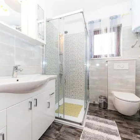 Marica - Five Bedroom With Private Pool